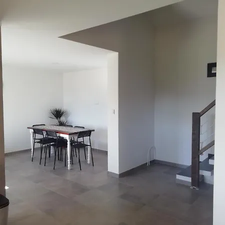 بيت للعطل The House *