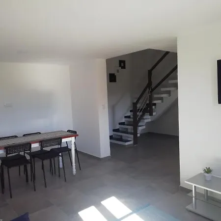 بيت للعطل The House *